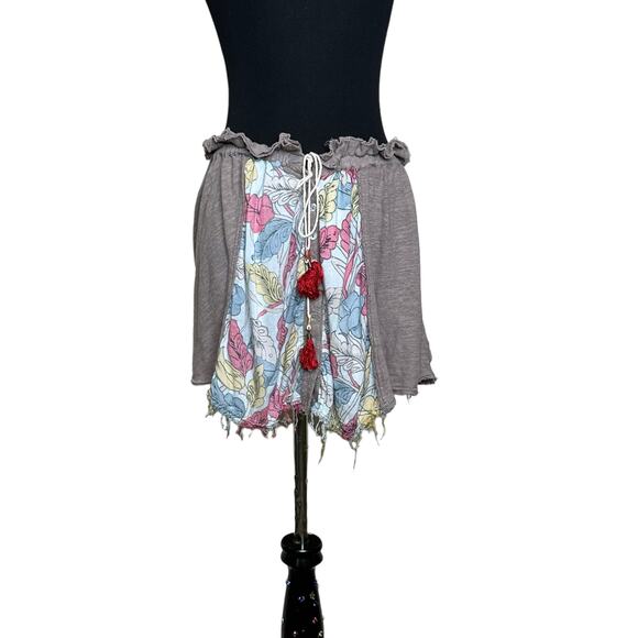 Free People Floral Frayed Hem buttoned front tie Mini Pleated Skirt size Small - Picture 1 of 12
